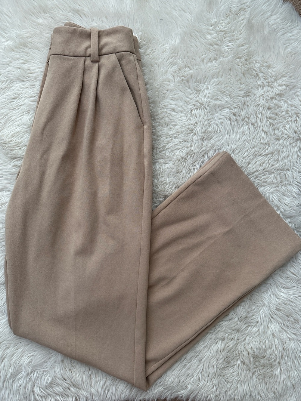 Favorite Daughter The favorite pant 
Trousers - Picture 5 of 9